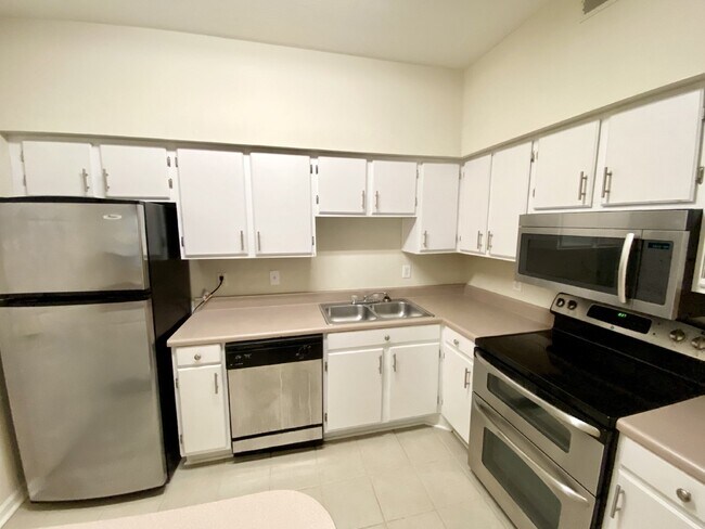Building Photo - One Bedroom Condo for Rent on Hilton Head ...