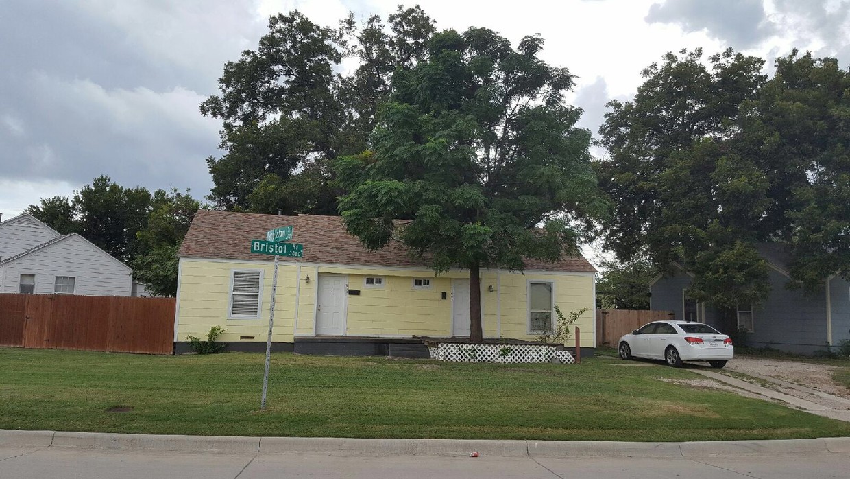 Front - 3003 Bristol Rd