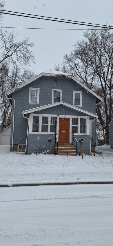 As you pull up to your home, you will be greeted by this lovely exterior. - 127 Edna Ave