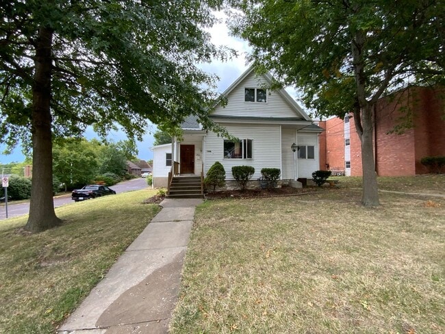 Foto del edificio - 1408 Bass Ave