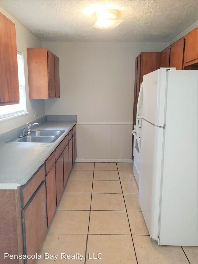 Foto del edificio - 3 br, 1 bath House - 6453 Julia Dr