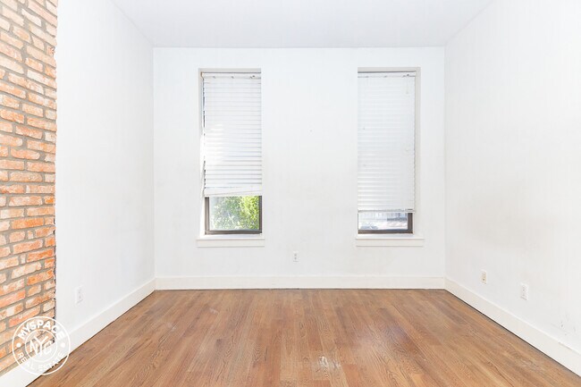 Foto del edificio - 733 Dekalb Ave