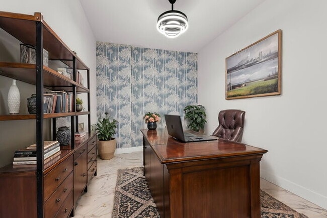 Building Photo - BEAUTIFUL Luxury Condo in Downtown St Pete...