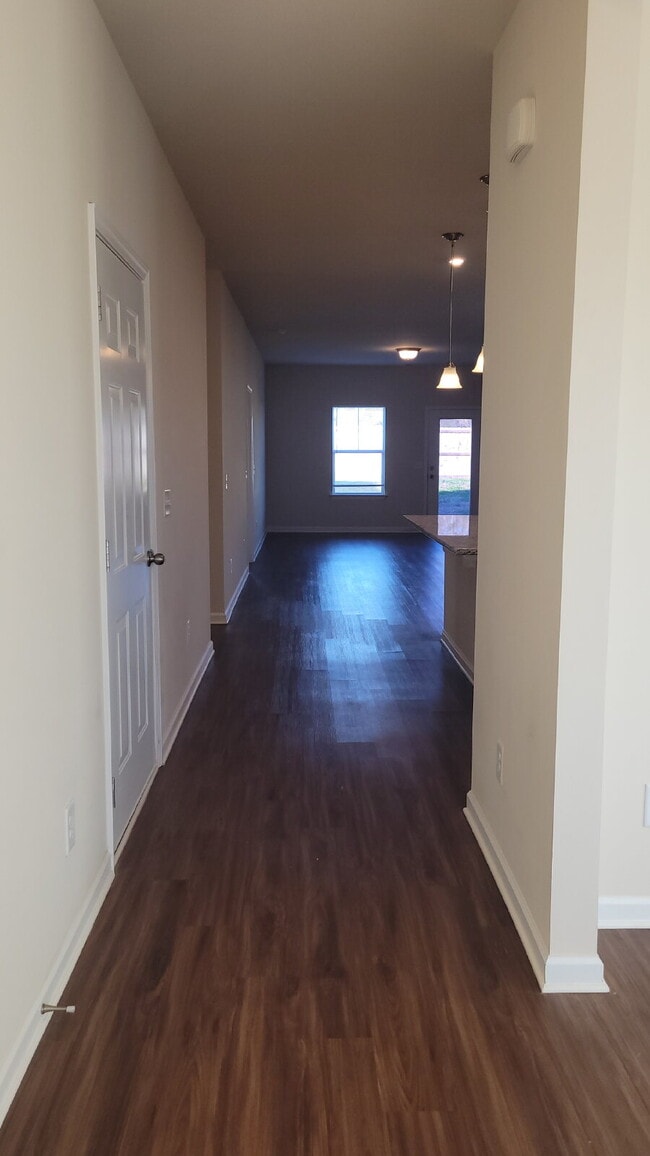 Building Photo - "Charming 3-Bed Oasis with Granite Elegance in Harvest – 1,501 Sq Ft of Comfort!"