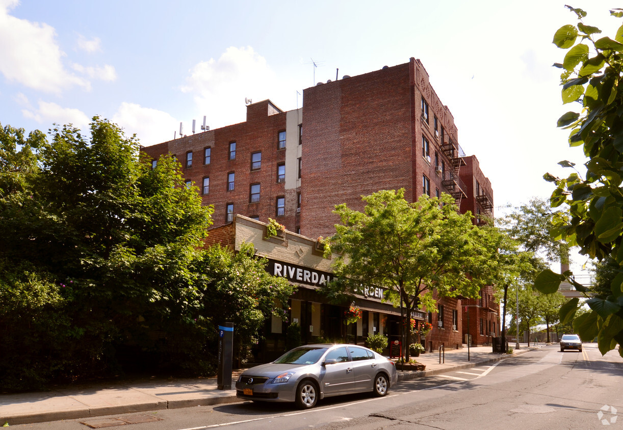 Foto del edificio - Manhattan College Parkway Apartments