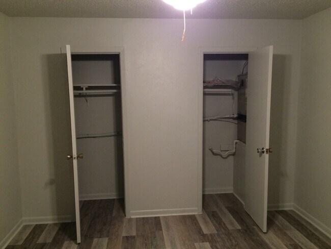 Foto del edificio - 907-909 JR Ct
