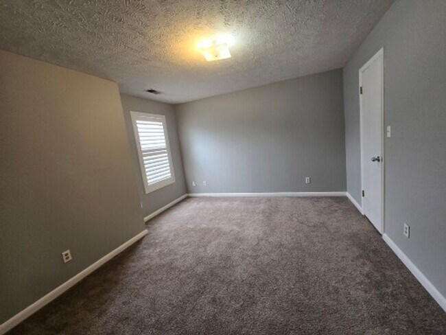 Foto del edificio - 684 Bartons Landing Pl