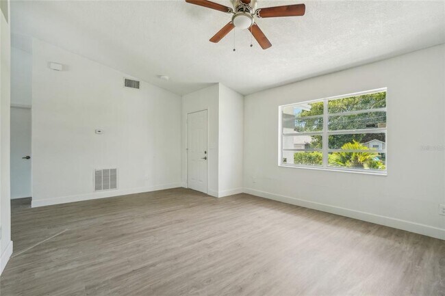 Foto del edificio - 2670 Bentley Dr