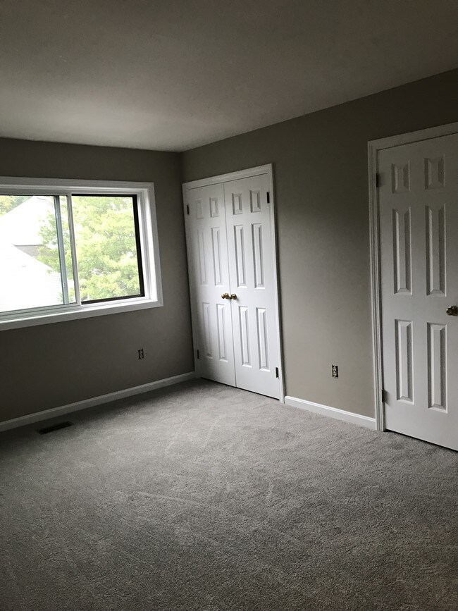 16 Crossroads Ln, Glastonbury, CT 06033 Townhome Rentals in