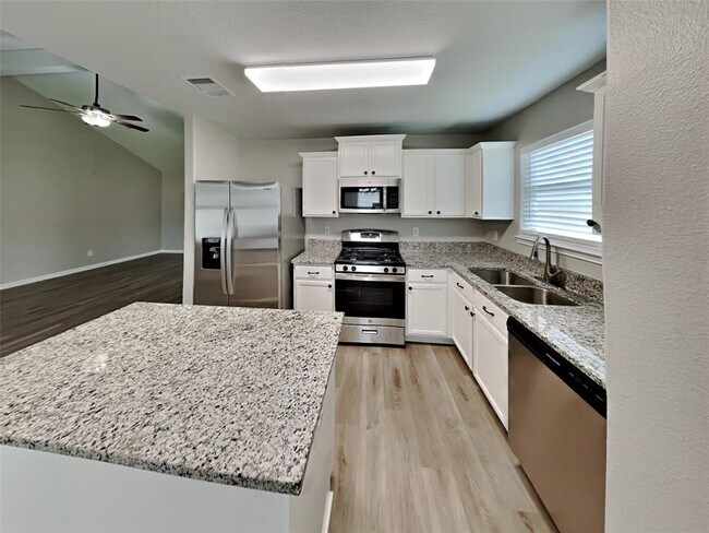 Foto del edificio - 308 Crooked Pine Court
