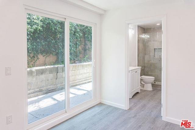 Foto del edificio - 1004 1/2 North Ogden Drive, West Hollywood...