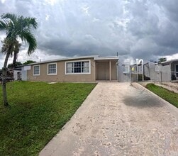Building Photo - 5720 SW 38th Ct