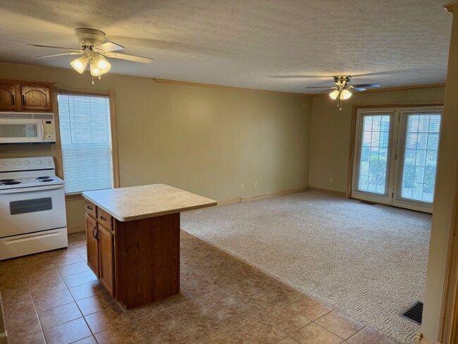 Foto del edificio - 1616 Spring Valley Dr