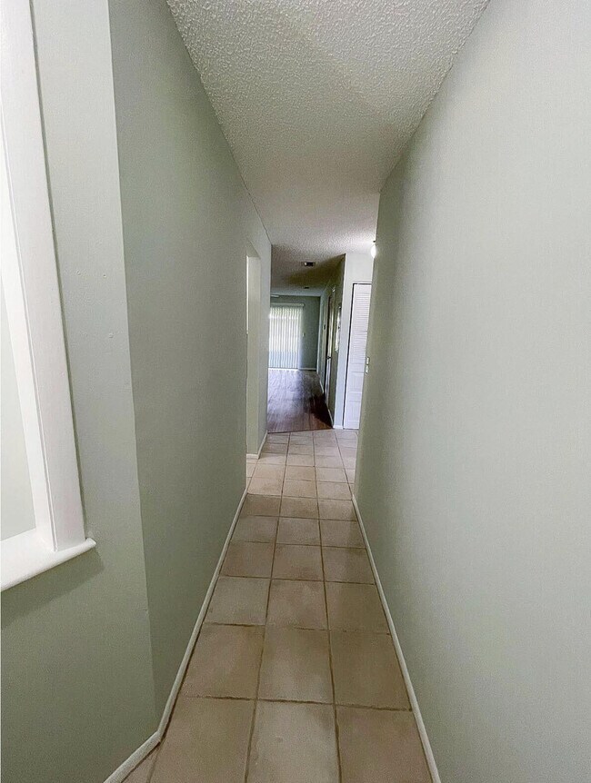 Foto del edificio - 6010 Indrio Rd