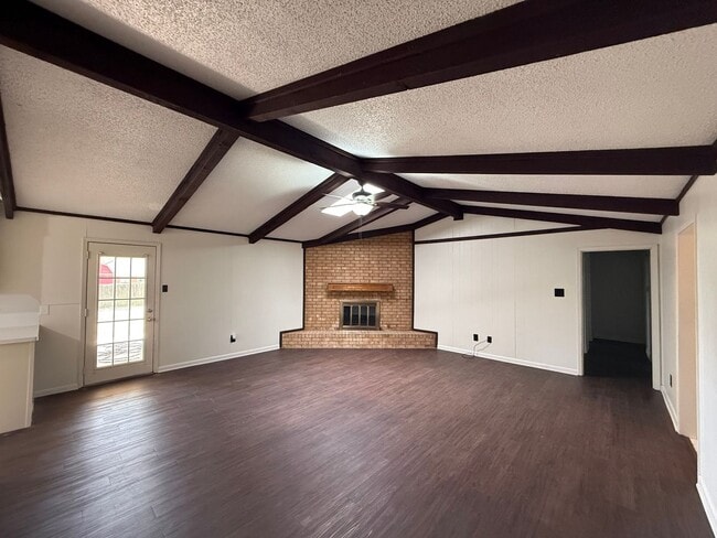 Foto del edificio - Large 3 Bedroom 2 Bath in PTISD