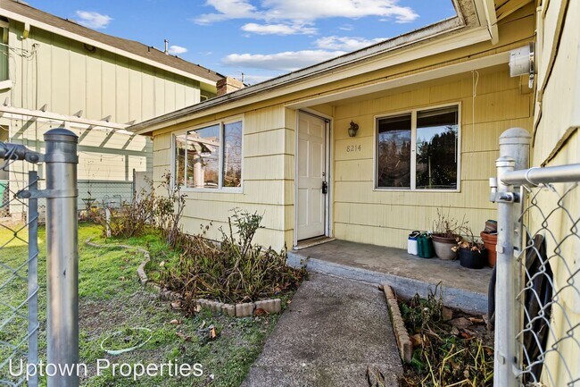 Building Photo - 3 br, 1 bath House - 8214 SE 64th Ave