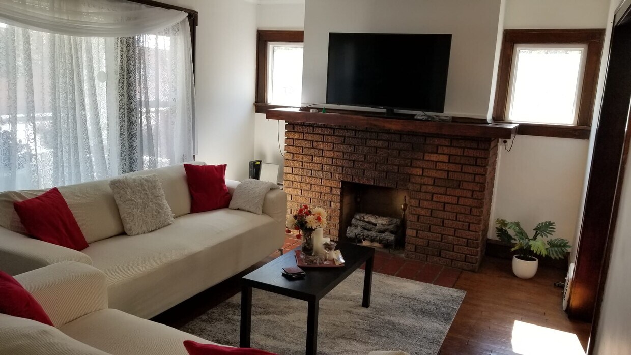 Living Room - 1380 Webb Rd