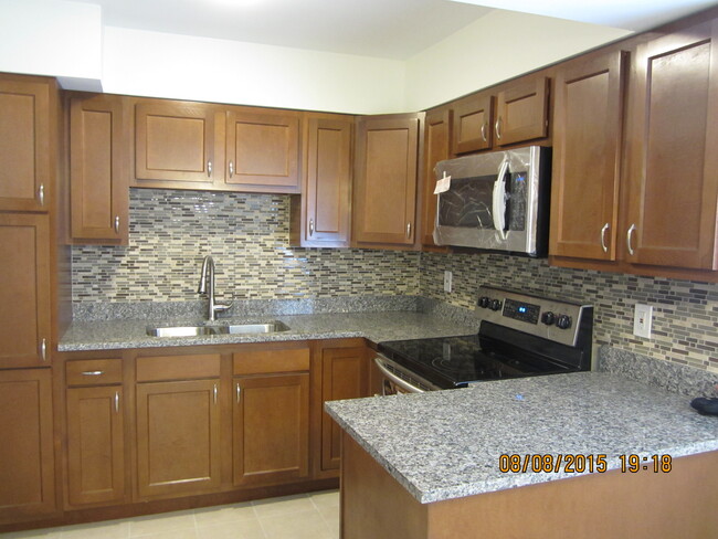 Kitchen - 573 Pershing Ave