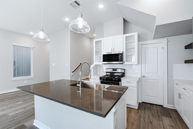 Foto del edificio - 8423 Berry Brush Ln