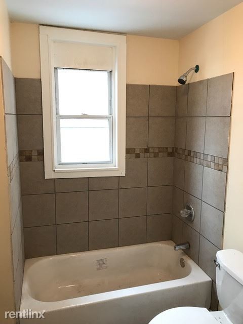 Building Photo - 2 br, 1 bath  - 365 Howard Ave Apt 1R