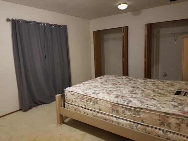 Building Photo - 6411 72nd Dr NE