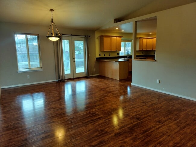 Building Photo - 1165 E 19th N St