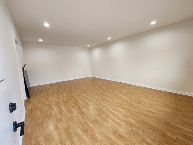 Foto del edificio - 17606 Horace St