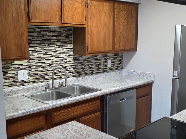 Foto del edificio - 1325 N Meridian Ave