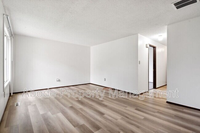 Foto del edificio - 604 Jocelyn Drive