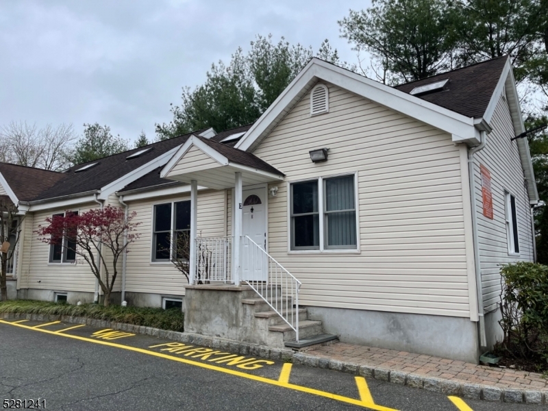 Foto principal - 887 Edwards Rd