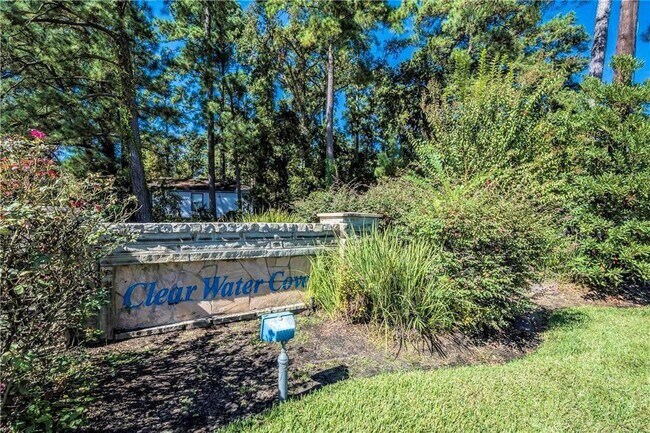 Foto del edificio - 121 Clear Water W