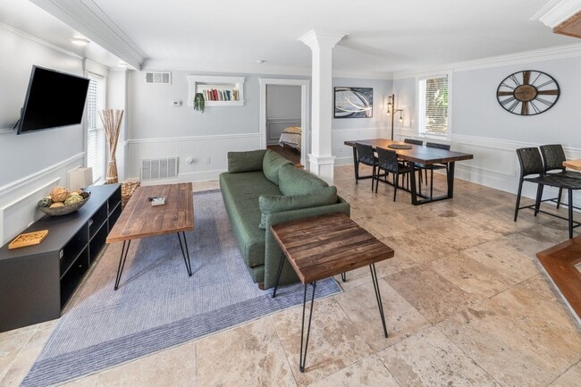 Building Photo - All-Inclusive Utilities & Fully Furnished First-Floor Condo Near Daffin Park