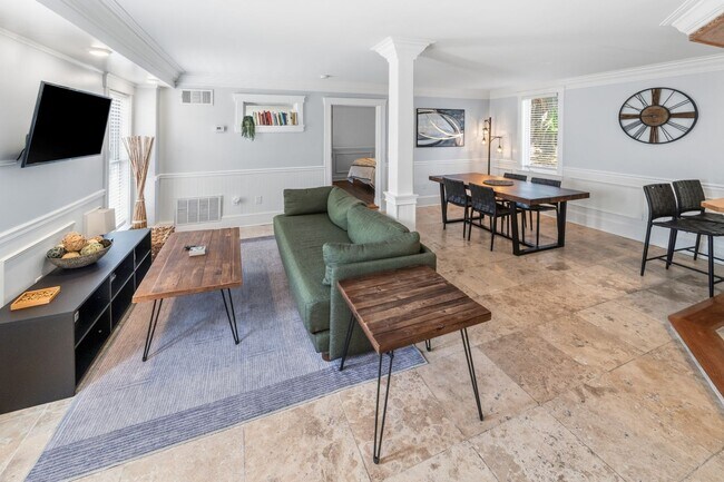 Foto del edificio - Monthly Rental — Stylish First-Floor Condo by Daffin Park with All-Inclusive Utilities