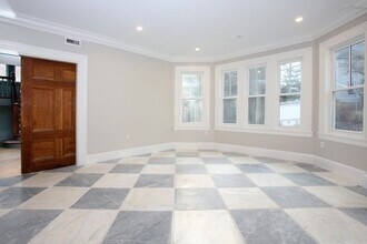 Building Photo - 15 Lanark Rd