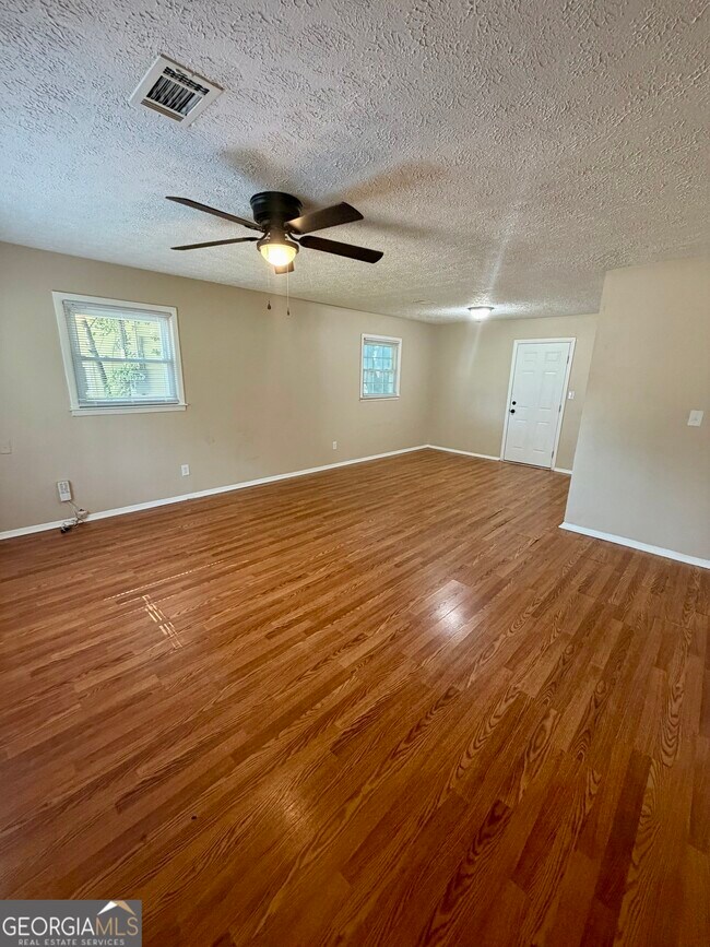 Foto del edificio - 814 Crestwood Terrace