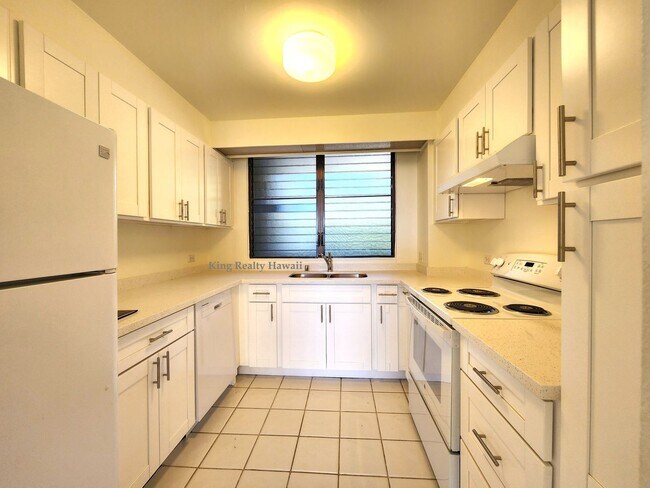 Foto del edificio - **Tranquility in Hawaii Kai**  Plaza Hawaii Kai ** Upgraded 1 br / 1 ba with Lanai & VIEWS ***