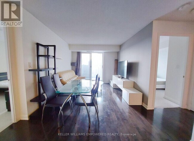 Photo du bâtiment - 5793-5793 Yonge St