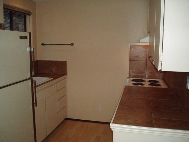 Building Photo - 1041 Beach Dr