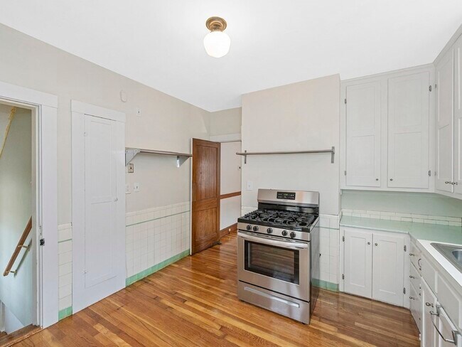 Building Photo - 49 Huron Cir