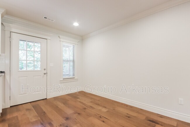 Building Photo - 7 Kinross Dr
