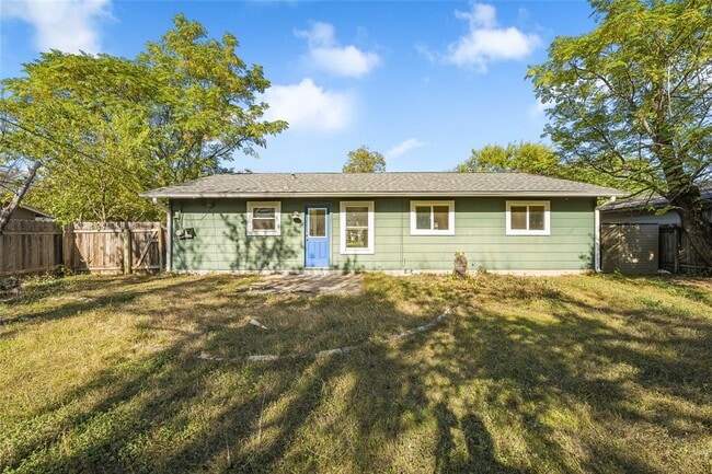 Foto del edificio - 3007 Steck Ave