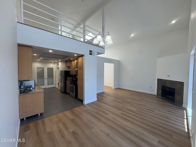 Building Photo - 13331 Moorpark St