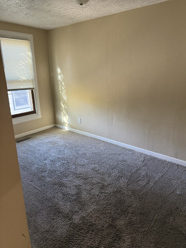 Building Photo - 203 S Covell Ave