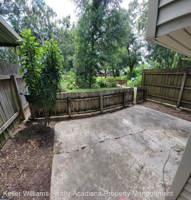 Building Photo - 3 br, 1.5 bath House - 12 Larkspur