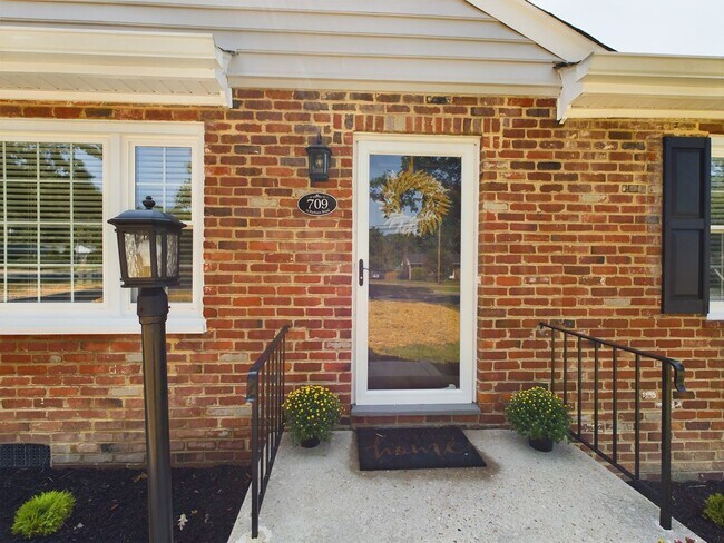 Foto del edificio - 709 N Parham Rd