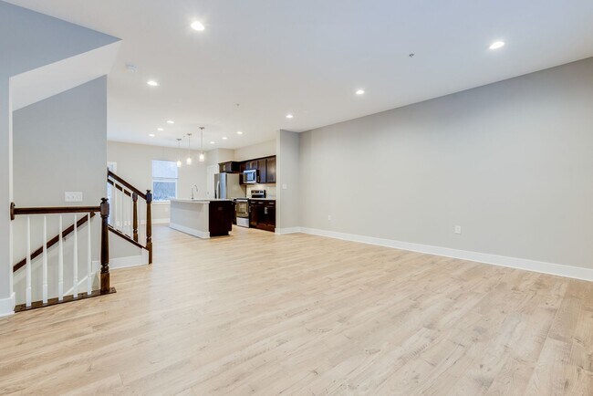 Foto del edificio - 3 Bedroom End Unit Townhouses in Franklin Regional School District