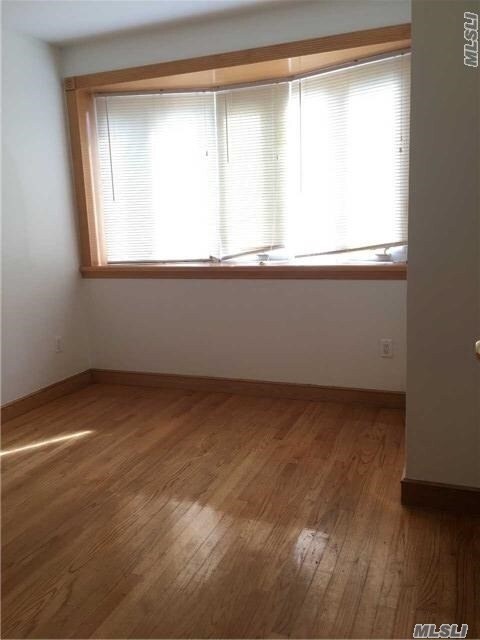Foto del edificio - 137-52 Juniper Ave
