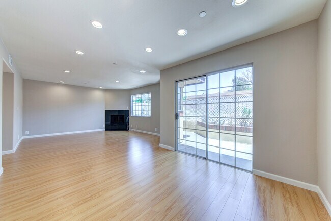 Building Photo - 604 W Wilson Ave
