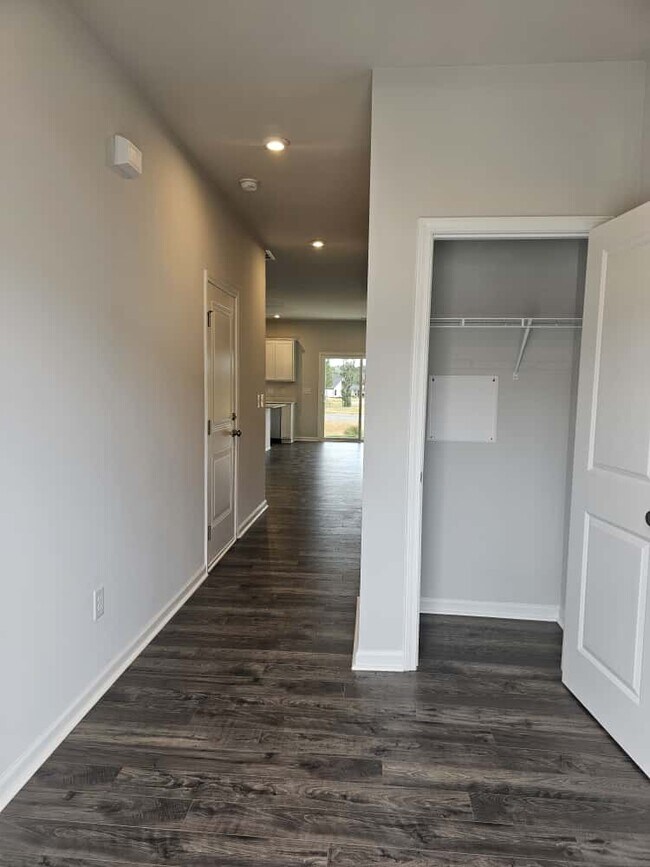 Building Photo - 136 Randwick Ln