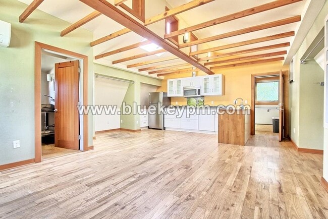 Studio With Huge Bonus Room Available Octo... - Studio With Huge Bonus Room Available Octo... House